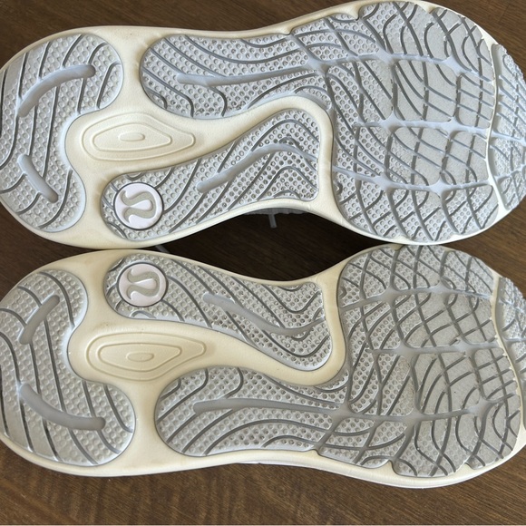 Lululemon bliss feel 2 women’s running shoe - Picture 6 of 6